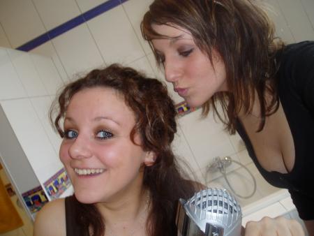 Claudia en plein broshing et moi qui se fout de sa gueule!!!